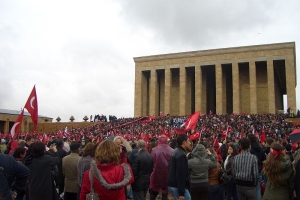 Atatürk Büyük Bir Özlemle Ve Minnetle Anılıyor